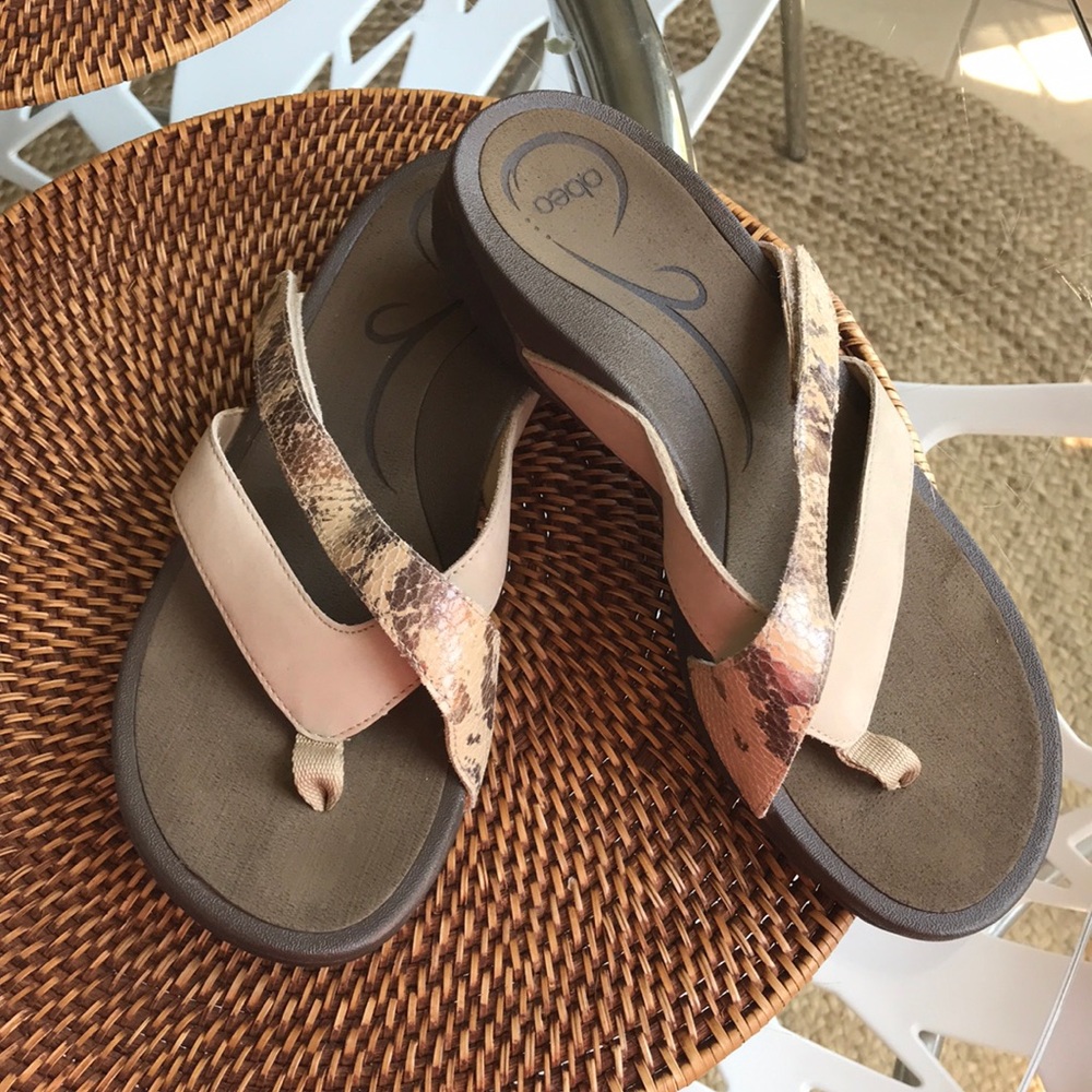 Abeo sandals/flip flops